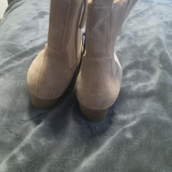 Women's Tan Ankle Boots - Picture 1 of 2